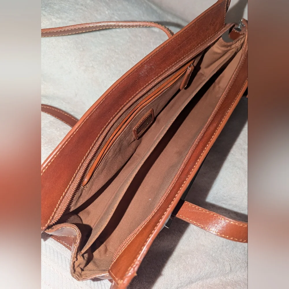 Borsetta Milano Elegant Brown Leather Shoulder Bag with Silver Detail